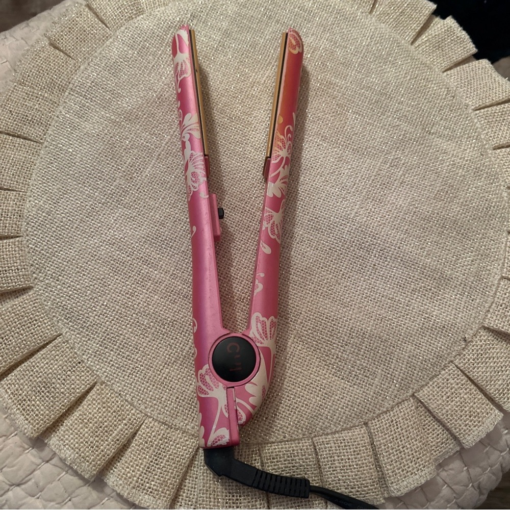 Chi Air 1in Ceramic Hair Straightener Flat Iron Model Red Floral Flowers.